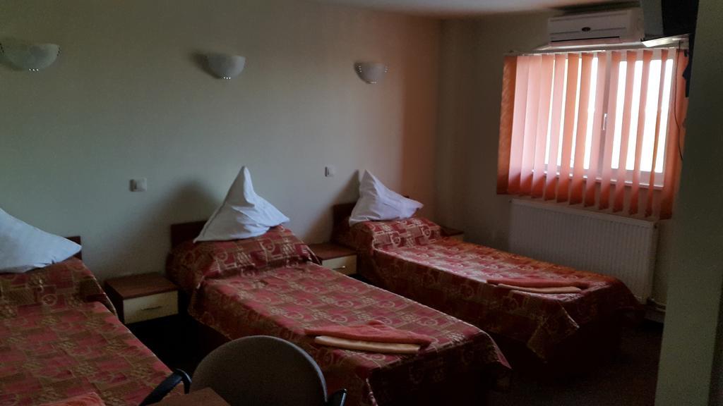 Motel Complex Europa L.G Ploieşti Zimmer foto